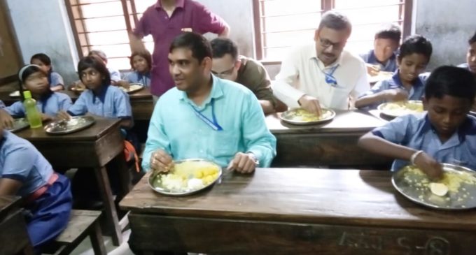 District Magistrate of Hooghly Y Ratnakar Rao at Govt School of Hooghly under surprise inspection